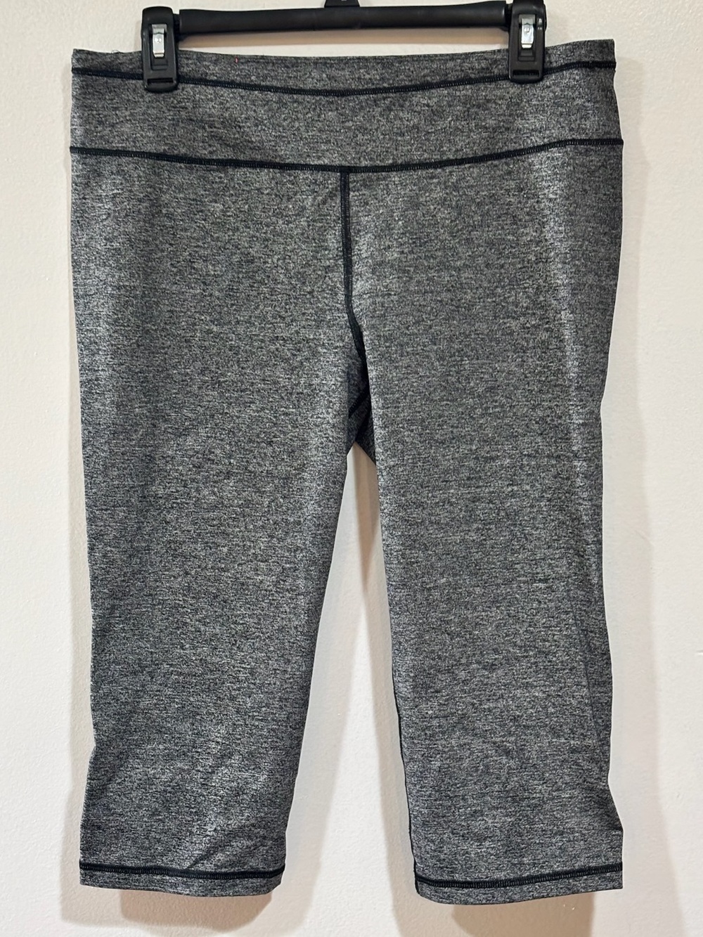 Victoria's Secret Sport Knockout Capri Leggings Womens L Gray Space Dye Athletic